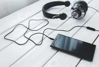 76人对决勇士：内线外线激战，战术解析与历史交锋回顾